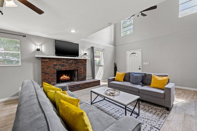 Building Photo - 4314 E Henry Ave Unit ID1244363P