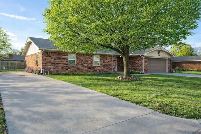 Photo - 3908 Hickory Stick Dr