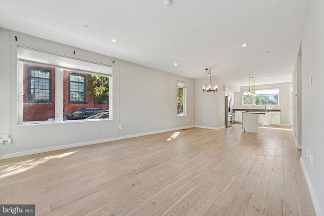 Photo - 120 W Oxford St