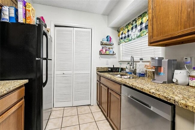 Photo - 2425 Oxford Pl Unit 136