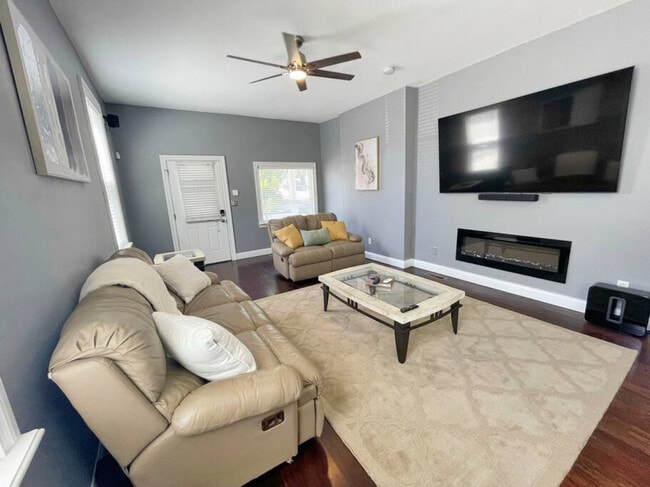 Building Photo - 1824 Highland Ave Unit ID1056067P