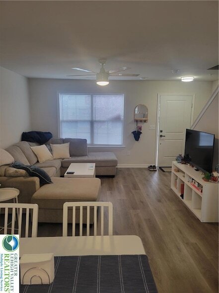 Photo - 328 E Frankford St