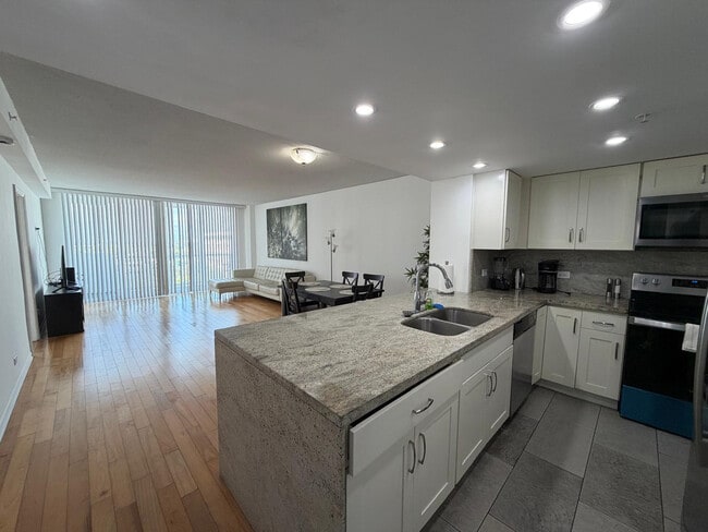 Photo - 5601 Collins Ave Unit SI ID1475832P