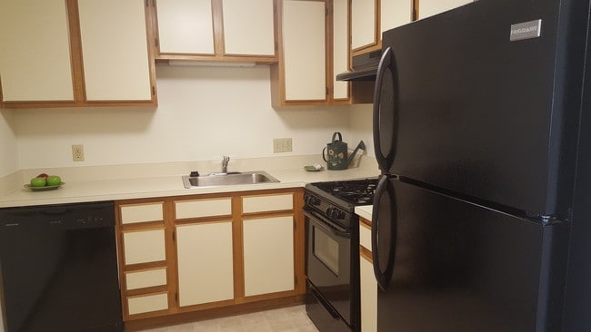 Photo - Cross Creek Apartments