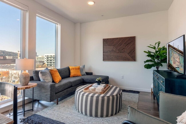 Building Photo - 1378 NW 18th Ave Unit ID1280480P