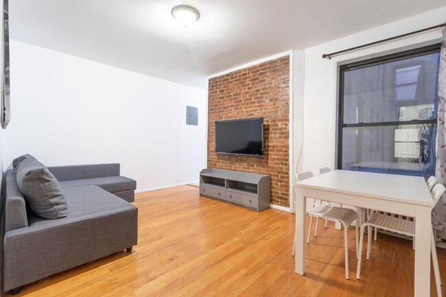 Building Photo - 1805 1st Ave Unit ID1032030P