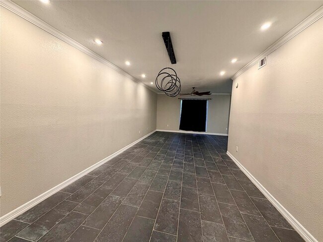 Photo - 811 Threadneedle St Unit 267