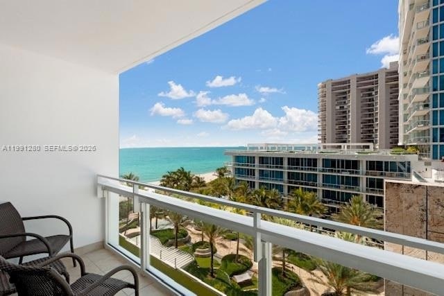 Building Photo - 6801 Collins Ave Unit 711 Door  710