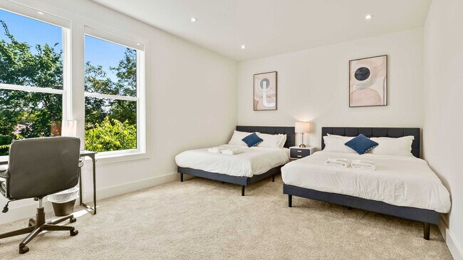 Photo - 1733 N Fitzhugh Ave Unit ID1226736P