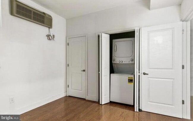 Photo - 2633-39-1639 Poplar St Unit LL1