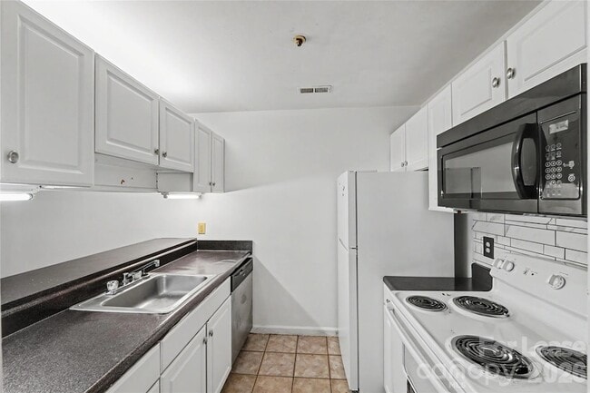 Building Photo - 9535 University Terrace Dr Unit B