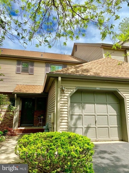 Photo - 302 Marten Rd