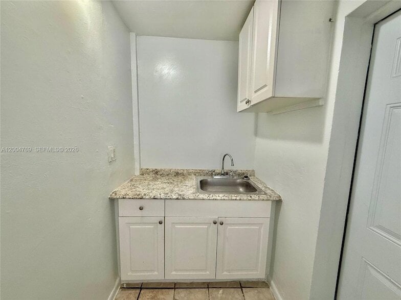 Photo - 220 NE 41st St Unit 4