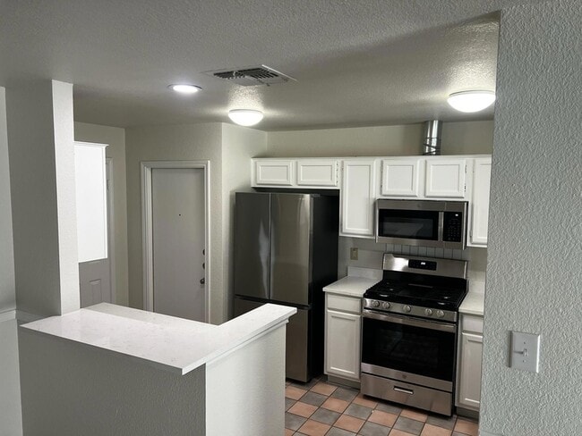 Photo - 607 Saunders Dr