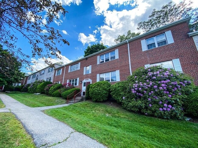 Building Photo - 38 Lake Shore Terrace Unit 2