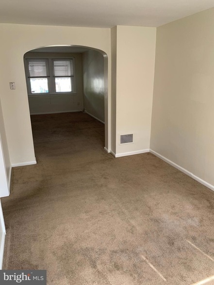 Photo - 4234 Passmore St