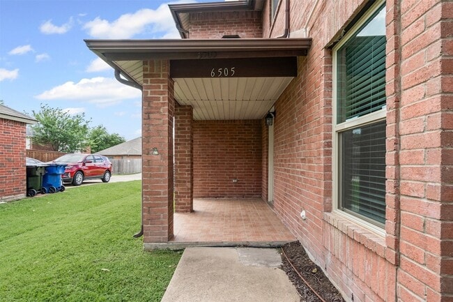 Photo - 6505 Tara Ln