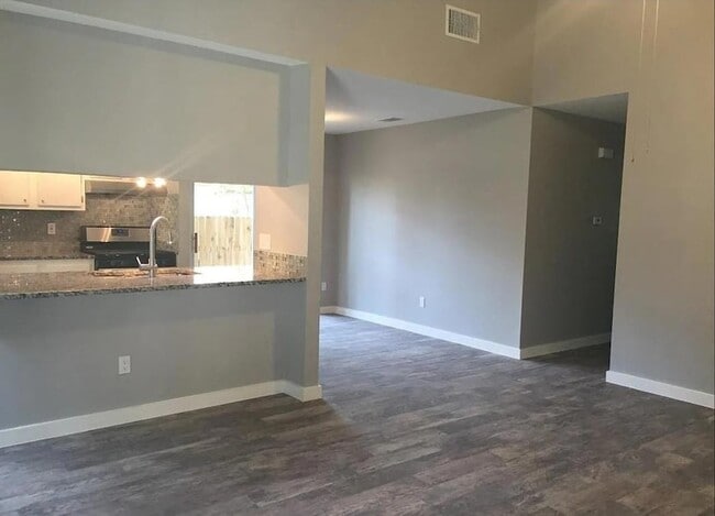 Photo - 4604 Brown Bark Pl Unit B