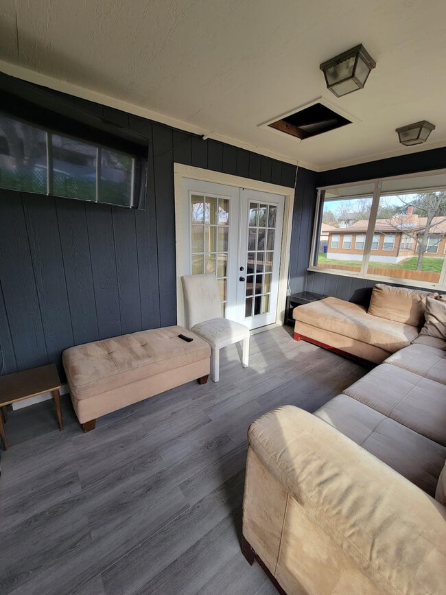 Building Photo - 8304 Bridgetown Dr Unit ID1365020P