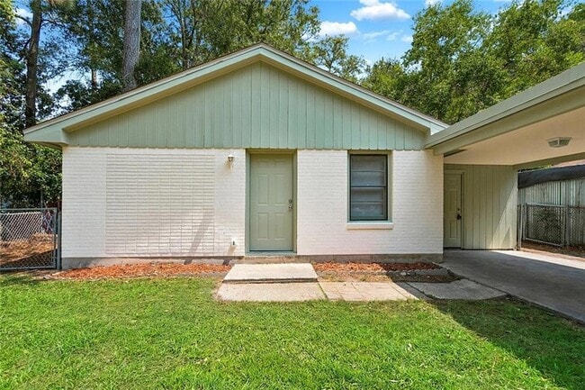 Photo - 834 Pinetree Street