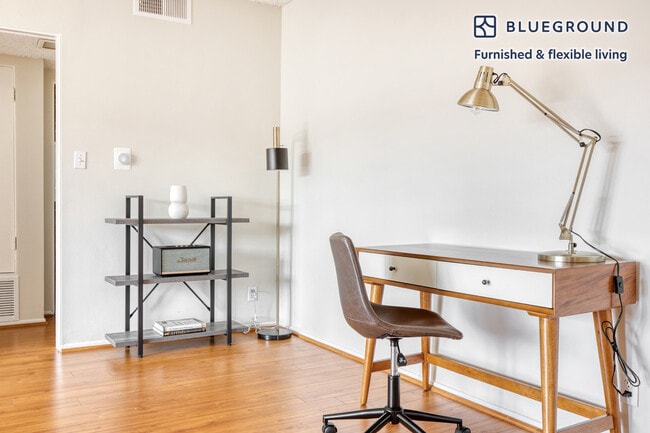 Photo - 4851 Hazeltine Ave Unit FL3-ID531