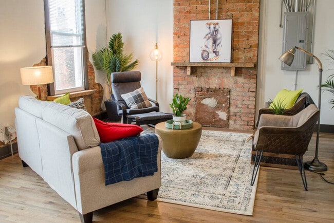 Building Photo - 1423 Pleasant St Unit ID1056037P