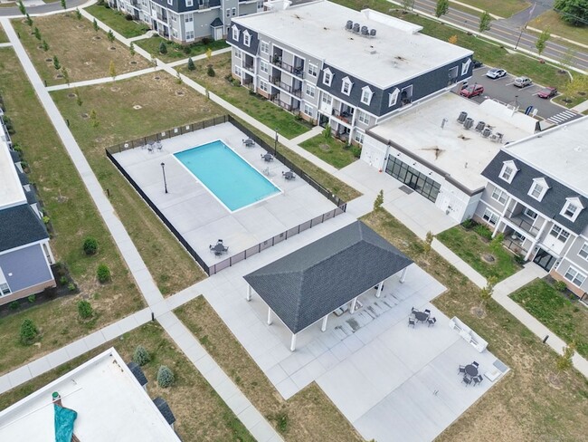 Building Photo - 280 Salmon Brook St Unit 4305