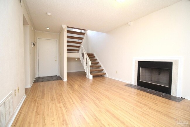 Photo - 2375 Sugartree Ave