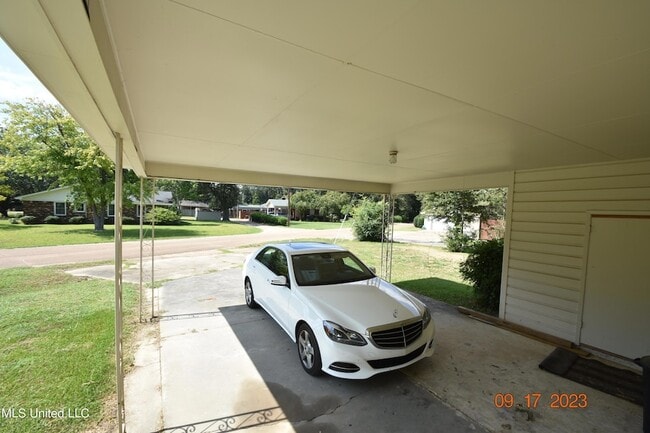 Photo - 501 Macarthur Ave