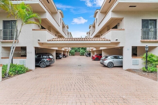Building Photo - 231 Majorca Ave Unit F