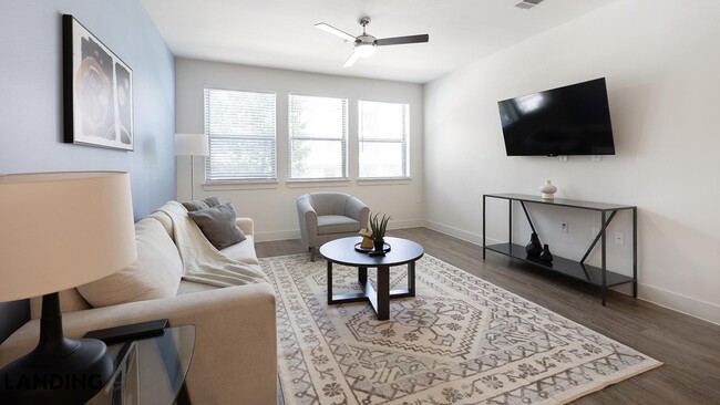 Photo - 502 E College St Unit 313