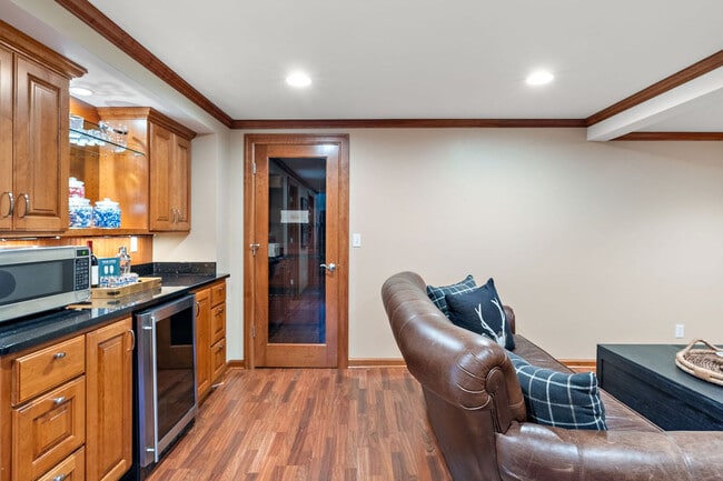 Building Photo - 5252 Drew Ave S Unit SI FL3-ID1369957P