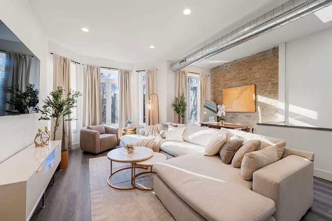 Building Photo - 1543 N Claremont Ave Unit SI ID1244945P