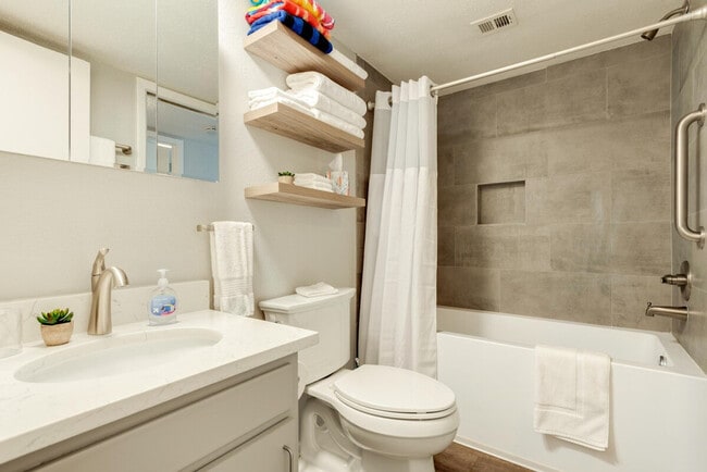 Photo - 2205 Spring Creek Dr Unit SI ID1054226P