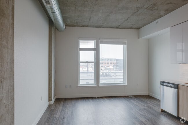 1BR, 1BA - 550SF - Edit at River North
