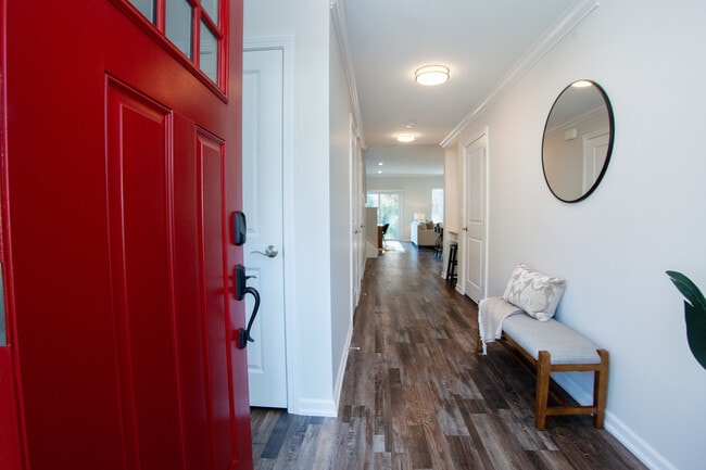 Emory 53 - The Grand Luxury Apartments and Homes