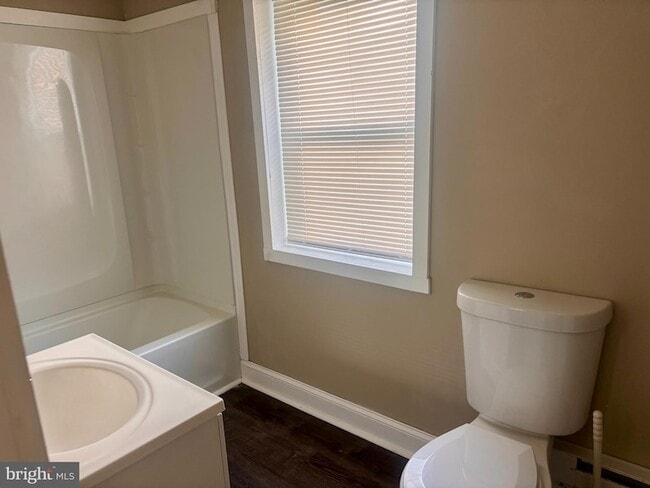 Photo - 108 W Buck St