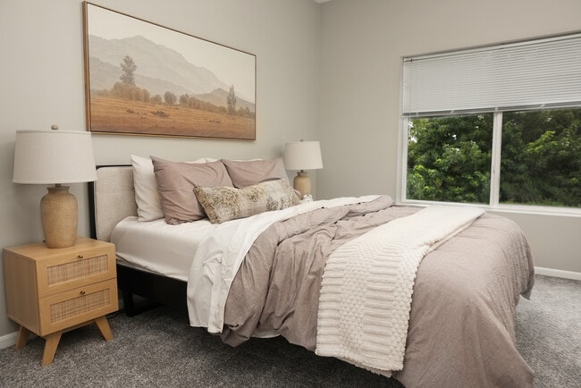 Building Photo - The Oaks at Lakeview