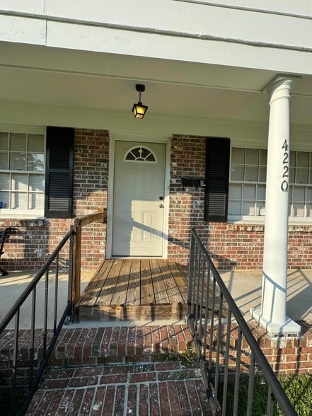 Photo - 4220 Oakridge Dr