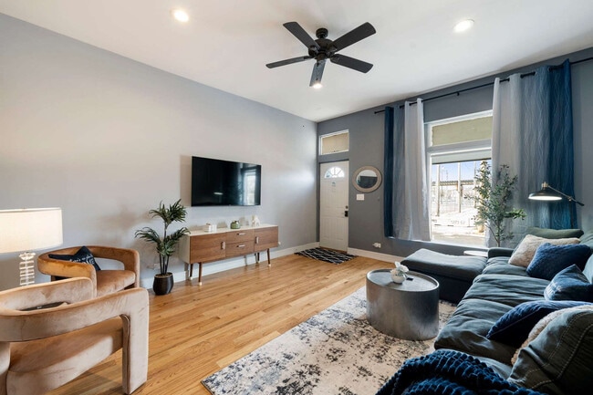 Photo - 109 S Paulina St Unit ID1244958P