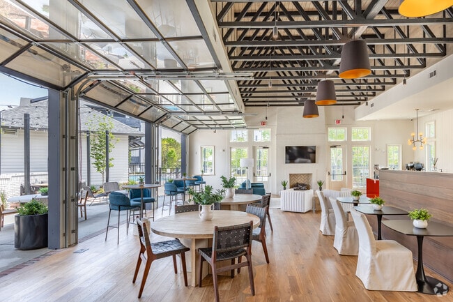 Clubhouse - Livano Trinity