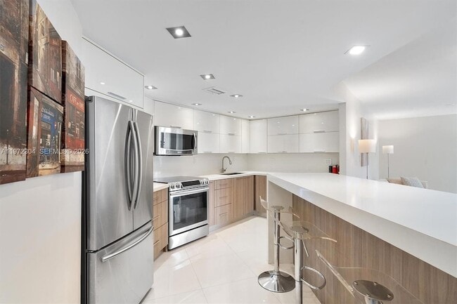 Building Photo - 600 Parkview Dr Unit 412