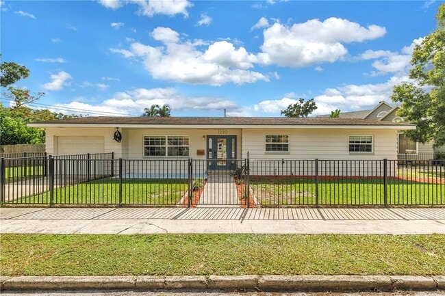 Photo - 1230 Kenwood Ave N