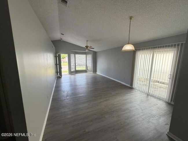 Photo - 5061 Knightsbridge Cir N