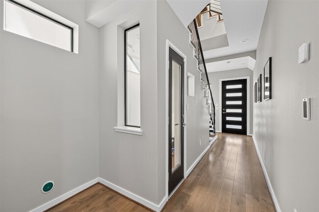 Photo - 607 Memorial Heights Dr