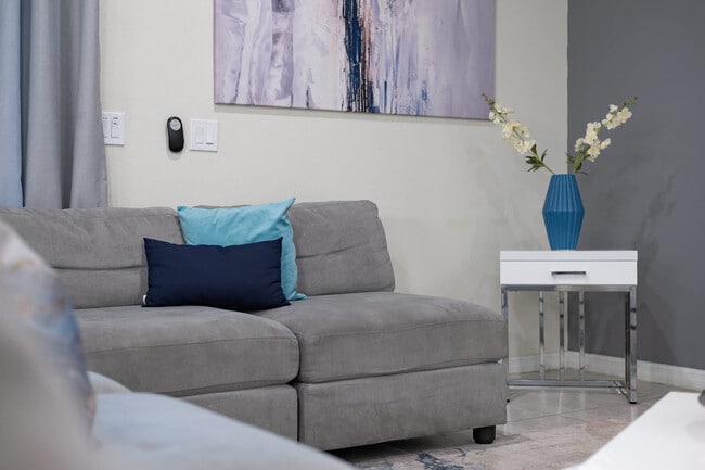 Building Photo - 8885 Qin Lp Unit ID1036617P