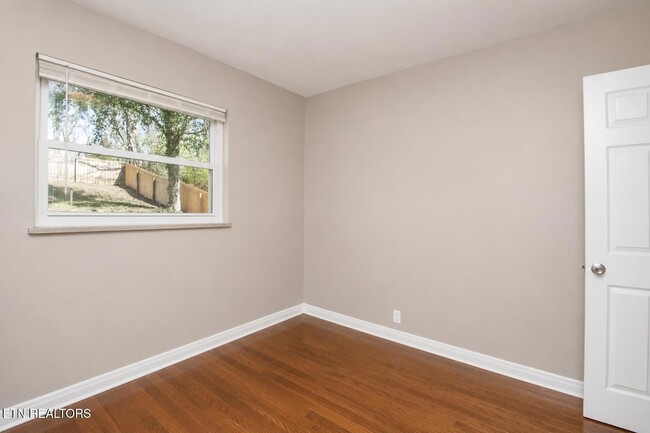 Photo - 3253 Buffat Mill Rd