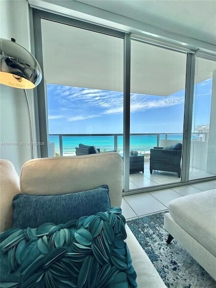 Photo - 5161 Collins Ave Unit 1017