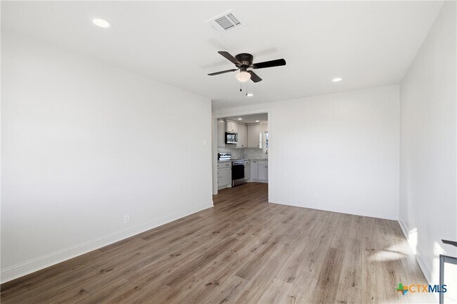 Photo - 410 State Hwy 95