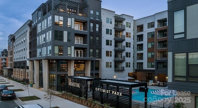 Building Photo - 2010 N Brevard St Unit B3